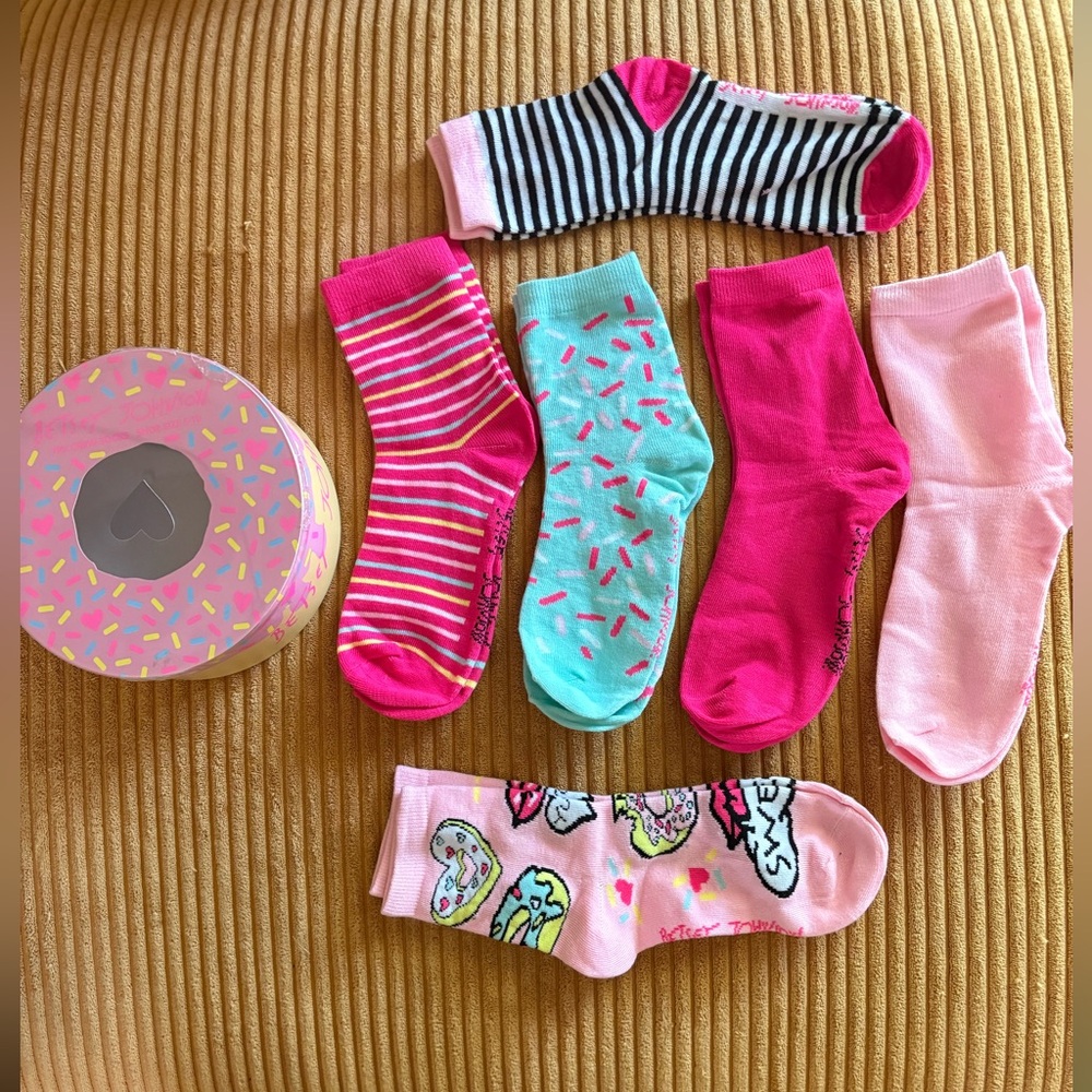 Betsey Johnson crew socks